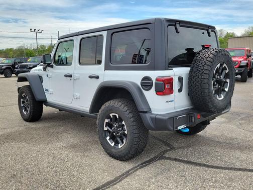 Bright White Clearcoat 2025 Jeep Wrangler 4xe Rubicon
