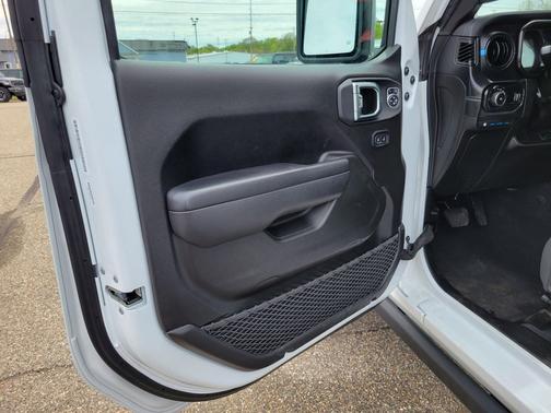 Bright White Clearcoat 2025 Jeep Wrangler 4xe Rubicon
