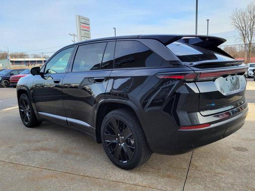 Diamond Black Crystal Pearlcoat 2024 Jeep Wagoneer S Launch Edition