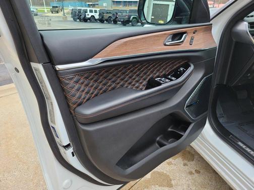 Bright White Clearcoat 2023 Jeep Grand Cherokee 4xe Summit