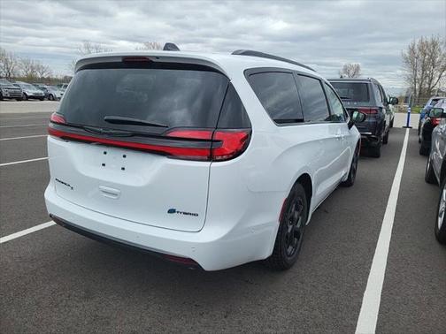2024 Chrysler Pacifica Hybrid Premium S Appearance Pkg