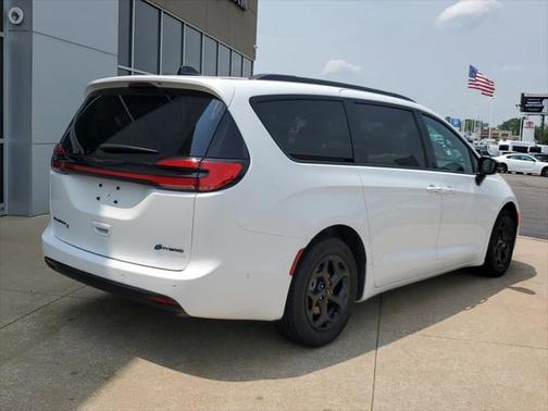 2024 Chrysler Pacifica Hybrid Premium S Appearance Pkg