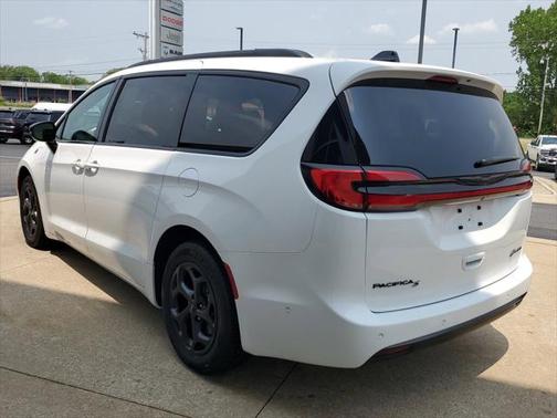 2024 Chrysler Pacifica Hybrid Premium S Appearance Pkg
