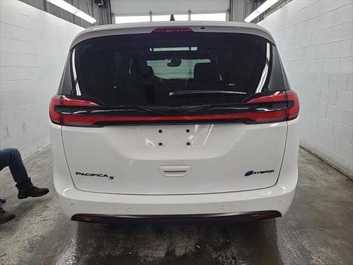 2024 Chrysler Pacifica Hybrid Premium S Appearance Pkg
