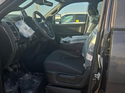 2025 RAM 2500 Tradesman Crew Cab 4x4 6'4' Box