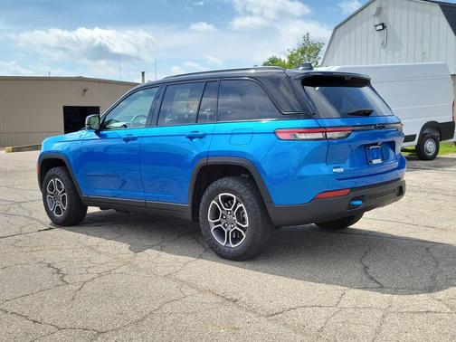 Hydro Blue Pearlcoat 2023 Jeep Grand Cherokee 4xe Trailhawk