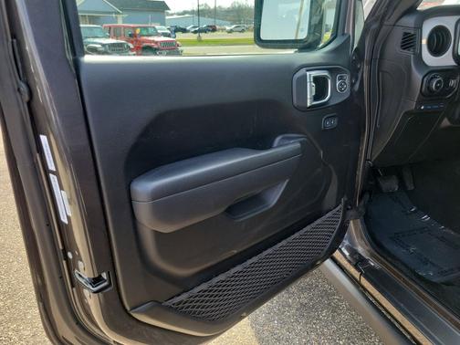 Granite Crystal Metallic Clearcoat 2025 Jeep Wrangler 4xe Willys