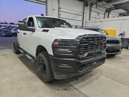 2025 RAM 3500 Tradesman Crew Cab 4x4 6'4' Box