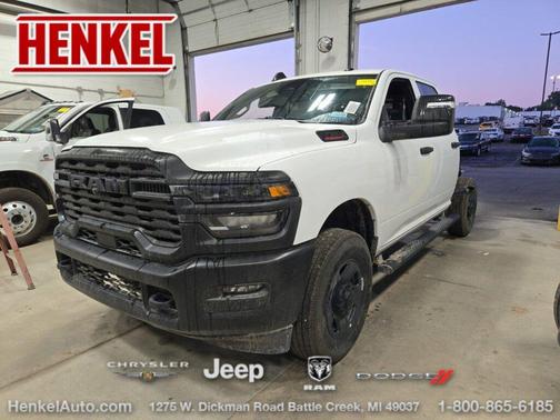 2025 RAM 3500 Tradesman Crew Cab 4x4 6'4' Box