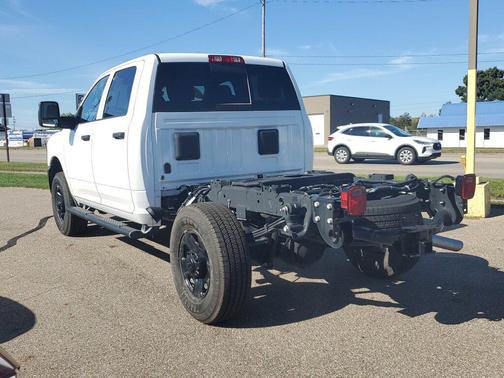 2025 RAM 3500 Tradesman Crew Cab 4x4 6'4' Box