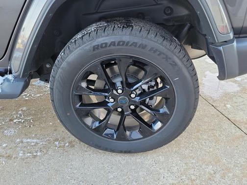 Granite Crystal Metallic Clearcoat 2025 Jeep Wrangler 4xe Sahara