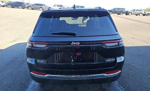 Diamond Black Crystal Pearlcoat 2025 Jeep Grand Cherokee Limited