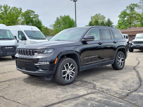 Diamond Black Crystal Pearlcoat 2025 Jeep Grand Cherokee Limited