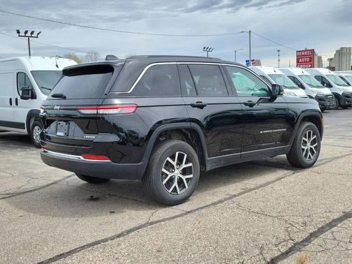 Diamond Black Crystal Pearlcoat 2025 Jeep Grand Cherokee Limited