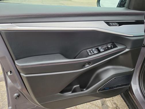 Baltic Gray Metallic Clearcoat 2024 Jeep Wagoneer S Launch Edition