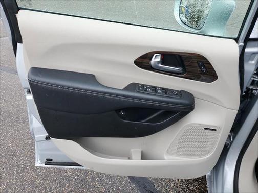 2022 Chrysler Pacifica Hybrid Limited