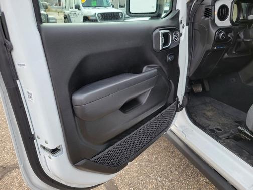 Bright White Clearcoat 2025 Jeep Wrangler 4xe Willys