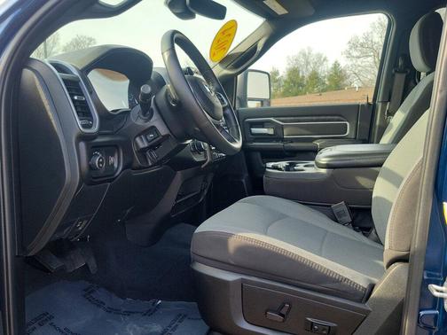 2024 RAM 2500 Big Horn Crew Cab 4x4 6'4' Box