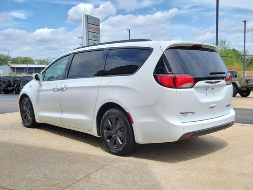 Bright White Clearcoat 2020 Chrysler Pacifica Hybrid Limited