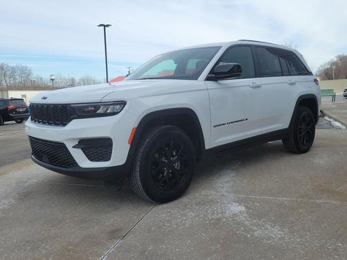 Bright White Clearcoat 2025 Jeep Grand Cherokee Altitude