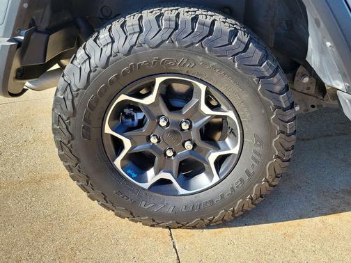 Silver Zynith Clearcoat 2023 Jeep Wrangler 4xe Rubicon
