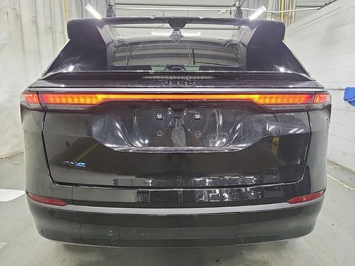 Diamond Black Crystal Pearlcoat 2024 Jeep Wagoneer S Launch Edition