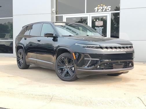 Diamond Black Crystal Pearlcoat 2024 Jeep Wagoneer S Launch Edition