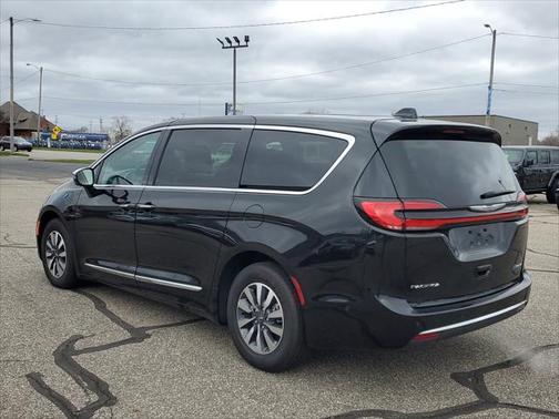2023 Chrysler Pacifica Hybrid Limited