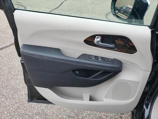 2023 Chrysler Pacifica Hybrid Limited