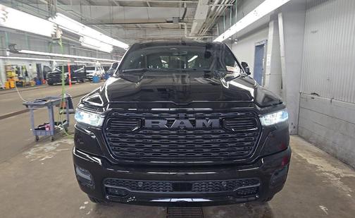 Diamond Black Crystal Pearlcoat 2025 RAM 1500 Big Horn/Lone Star