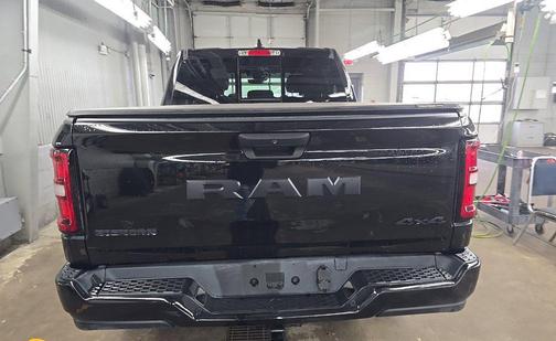 Diamond Black Crystal Pearlcoat 2025 RAM 1500 Big Horn/Lone Star