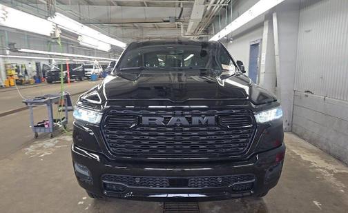 Diamond Black Crystal Pearlcoat 2025 RAM 1500 Big Horn/Lone Star