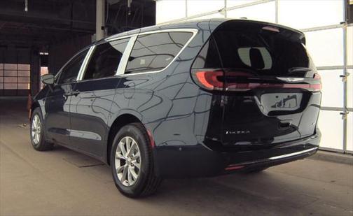 2025 Chrysler Pacifica L