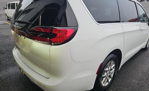 Bright White Clearcoat 2026 Chrysler Pacifica L