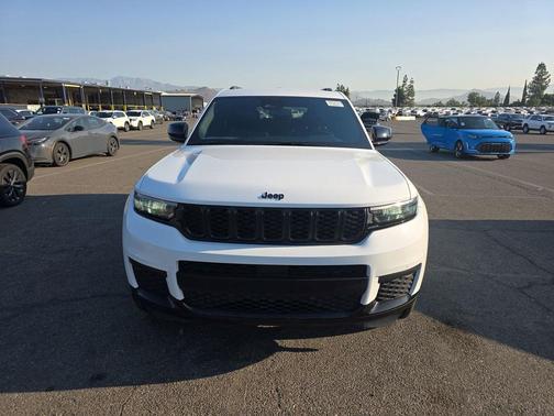 Bright White Clearcoat 2022 Jeep Grand Cherokee L Altitude
