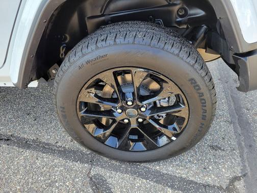 Bright White Clearcoat 2025 Jeep Wrangler 4xe Sahara