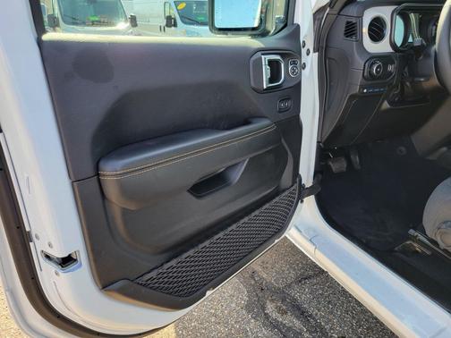 Bright White Clearcoat 2025 Jeep Wrangler 4xe Sahara