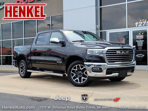 Diamond Black Crystal Pearlcoat 2025 RAM 1500 Laramie