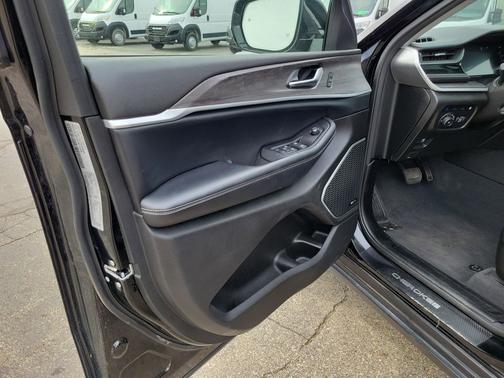 Diamond Black Crystal Pearlcoat 2023 Jeep Grand Cherokee 4xe Base