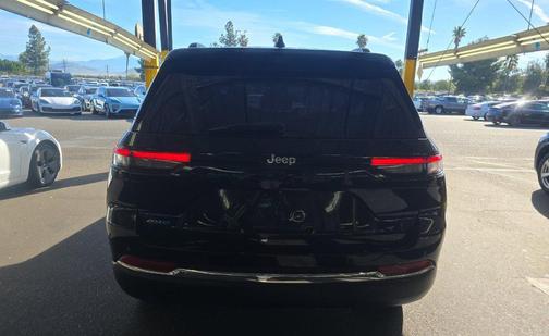 Diamond Black Crystal Pearlcoat 2023 Jeep Grand Cherokee 4xe Base