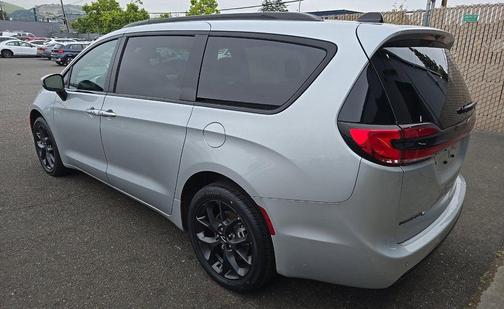 Silver Mist Clearcoat 2023 Chrysler Pacifica Touring L