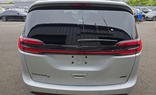 Silver Mist Clearcoat 2023 Chrysler Pacifica Touring L