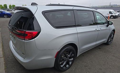 Silver Mist Clearcoat 2023 Chrysler Pacifica Touring L