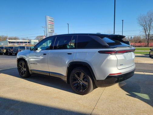 Silver Zynith Clearcoat 2024 Jeep Wagoneer S Launch Edition