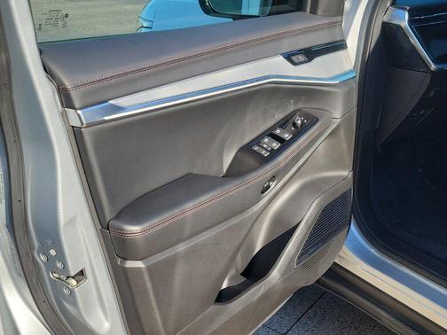 Silver Zynith Clearcoat 2024 Jeep Wagoneer S Launch Edition