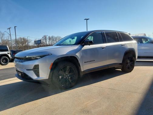 Silver Zynith Clearcoat 2024 Jeep Wagoneer S Launch Edition