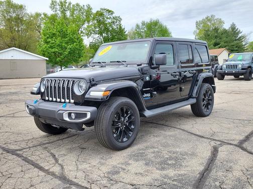 Black Clearcoat 2022 Jeep Wrangler Unlimited 4xe Sahara