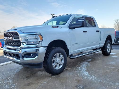 Bright White Clearcoat 2024 RAM 2500 Big Horn Crew Cab 4x4 6'4' Box