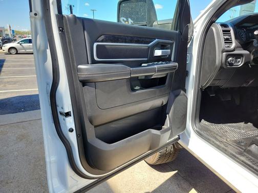 Bright White Clearcoat 2024 RAM 2500 Big Horn Crew Cab 4x4 6'4' Box