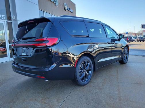 2026 Chrysler Pacifica L